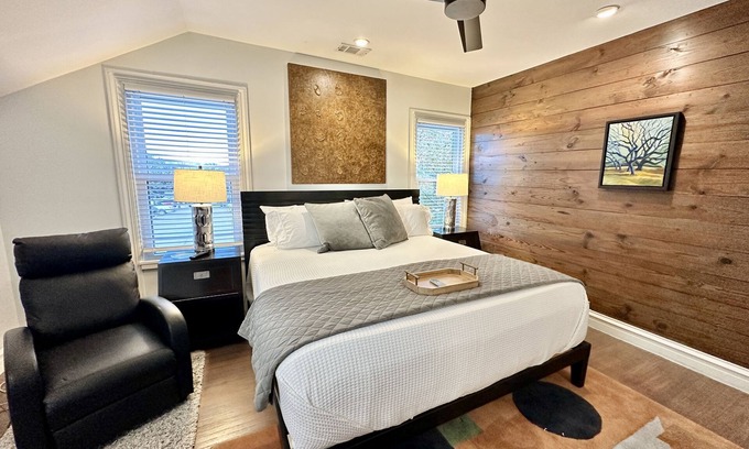 Washington Ave./ Memorial Park Casa | PET FRIENDLY! Private Quiet Home! Spring 2025 Special!