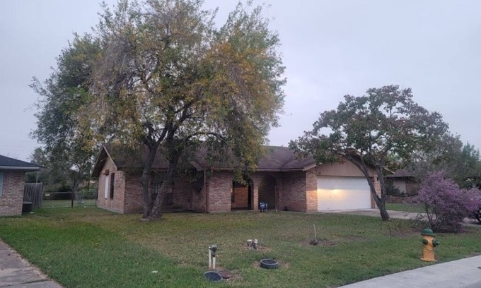 Brownsville Casa | Cozy Quiet House in the heart of Brownsville