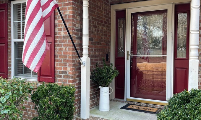 Jacksonville Casa | Cozy Quiet Private Home in Established Neighborhood Close to Base & Beach!