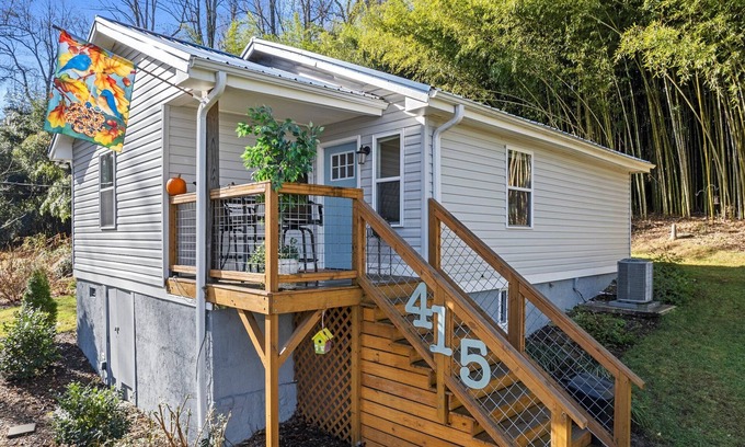 Hendersonville Casa | Cozy, quiet, yet close to downtown, super-fast 1G Internet
