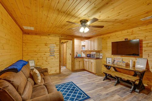Quitman Casa | Cozy Quitman Fishing Cabin Near Lake Fork!