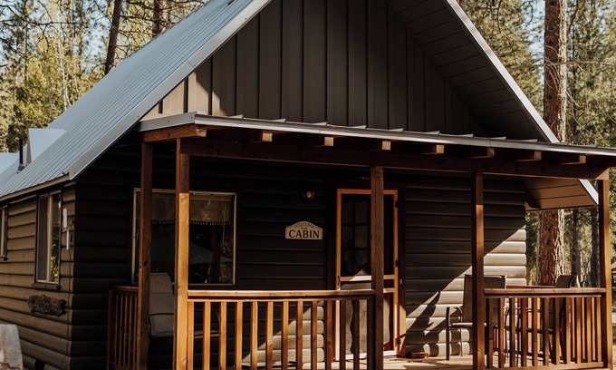 Coffee Creek Complejo | Cozy Rainbow Cabin located on Coffee Creek in Trinity Alps