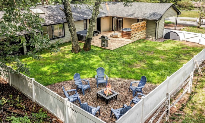 Albrightsville Cabina | Cozy Ranch by the Lake w/Hot Tub in the Mountains