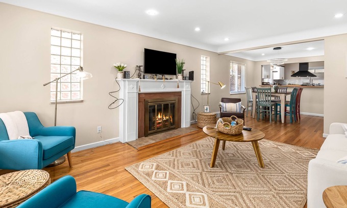 Grosse Pointe Casa | Cozy Ranch Home a Walk from St John's Hospital!