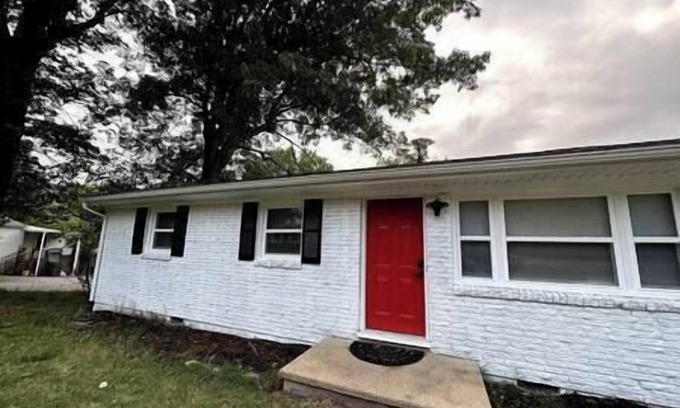 Danville Casa | Cozy Red Door Cottage - 5 mins from Casino