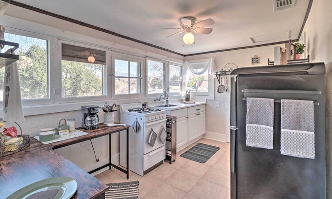 Redlands Casa | Cozy Redlands Duplex w/ Grill & Shared Yard!