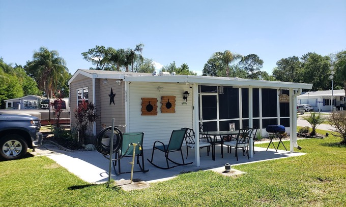 Kissimmee Cabaña | Cozy Relaxing Cottage