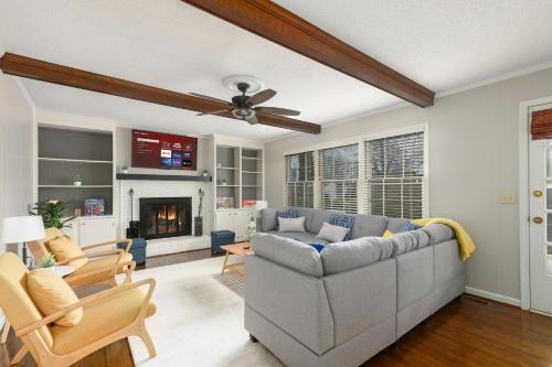 Carriage Hills Casa | Cozy & Relaxing Home, Hot Tub, Fire Pit, Deck