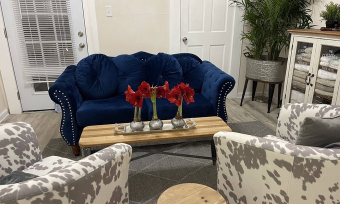 Hitch Village - Fred Wessels Homes Casa | Cozy renovated downtown house w/office