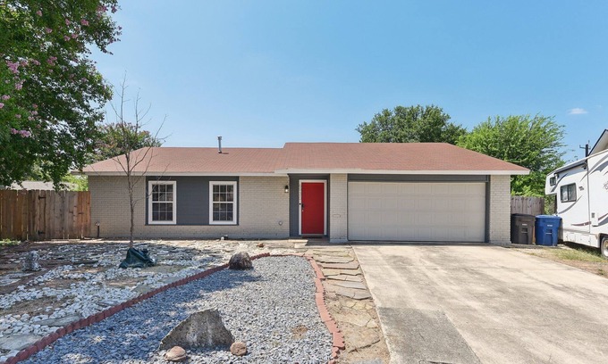 Babcock North Casa | Cozy Rental Near Medical Center, UTSA, Six Flags, Lackland AFB, La Cantera, Rim