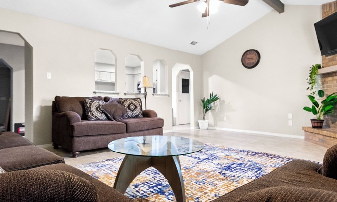 North Richland Hills Casa | Cozy Retreat Centrally Located near DFW & Stadium