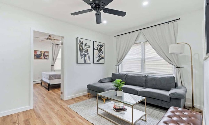North Bergen Apartamento | Cozy Retreat 15Min to NYC, MetLife, Mall + Free Parking