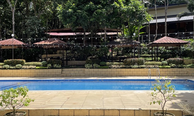 Nagcarlan Complejo | Cozy Retreat amidst nature, very spacious for families and groups, free WiFi