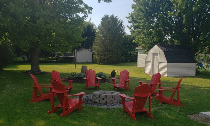 Dashwood Casa | Cozy Retreat by the Lake - Perfect for Families and Groups