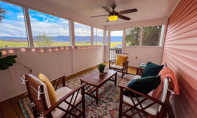 Fort Valley Cabaña | Cozy Retreat - Hot tub + Mountain Views + Pets
