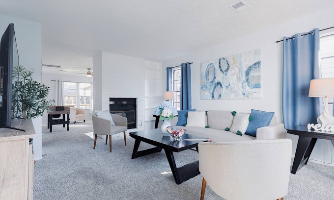Riverside Terrace Casa | Cozy Retreat near NRG stadium & Medical Center - Patio Grill - Pet Friendly