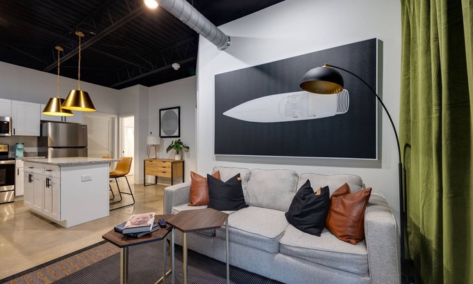 Nashville Condominio | Downtown Nashville Loft – Sleeps 2, Pets-8 Min BNA