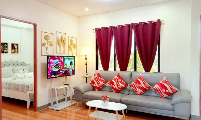 Liloan Apartamento | Cozy Retreat w/ Full Kitchen & Balcony + Garden View