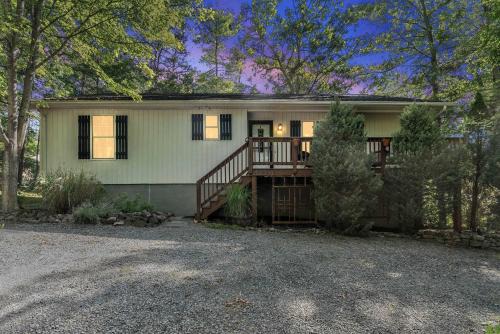 Mount Jackson Chalet De Esquí | Cozy Retreat w Hot Tub Firepit & Grill near Bryce