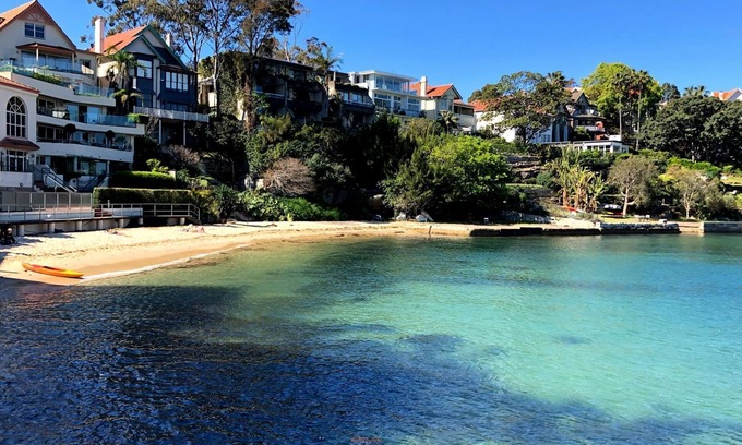 Crows Nest Apartamento | Cozy Retreat with Balcony in Crows Nest