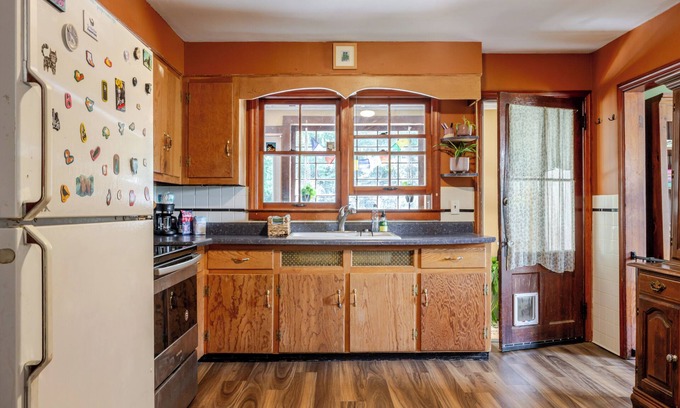 Glendale Casa | Cozy Riverfront Escape in Great Barrington - "Whiskers on the Water"