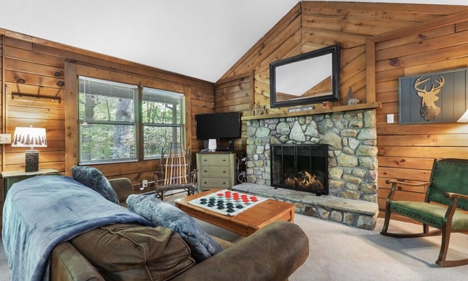 Blowing Rock Cabina | Cozy Riverside Cabin in Blue Ridge Mountains