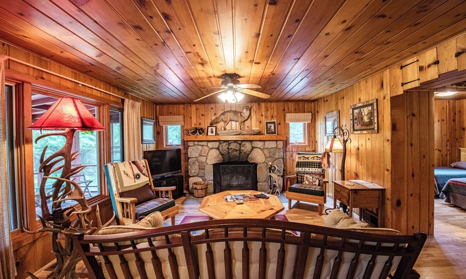 Grayling Casa | Cozy Riverside Getaway Pine Bend Cottage
