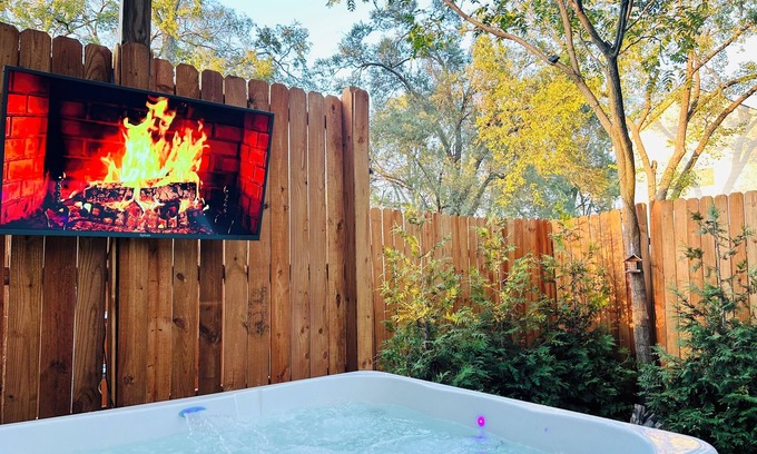 Hadley - Washington Casa | Cozy, Romantic getaway. Modern mountain lodge feel in the heart of Nashville.