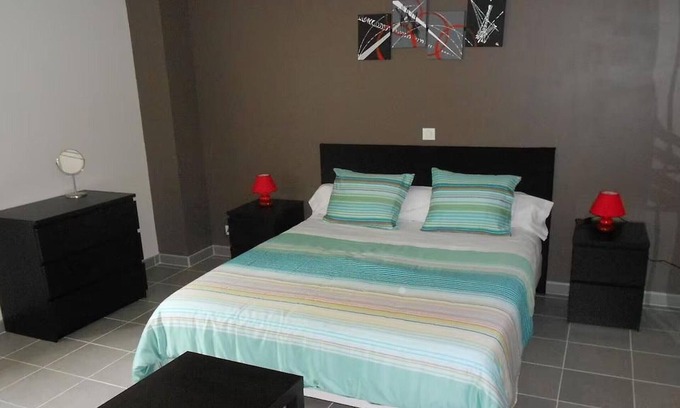 Neuvy-Saint-Sepulchre Cama Y Desayuno | Habitación "Etoile Brune" con baño privado y desayuno incluido en casa con terraza