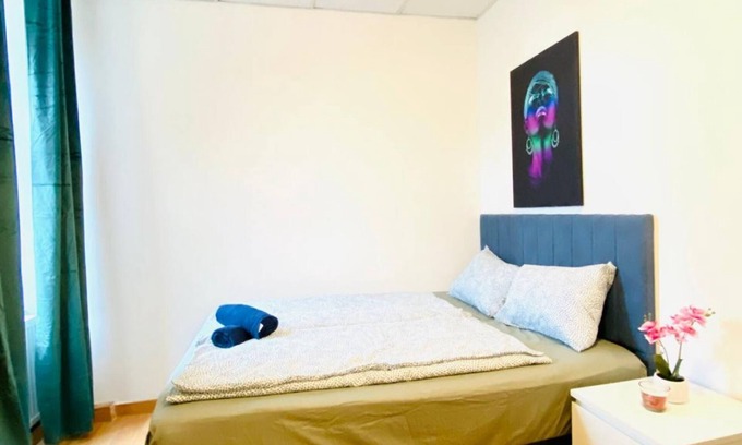 Liesing Apartamento | Cozy Room with Great Transit in a Shared Apartment
