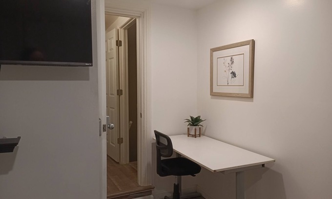 Pottsville Casa | Cozy room with private bathroom in Pottsville PA by Route 61 near Locust Lake