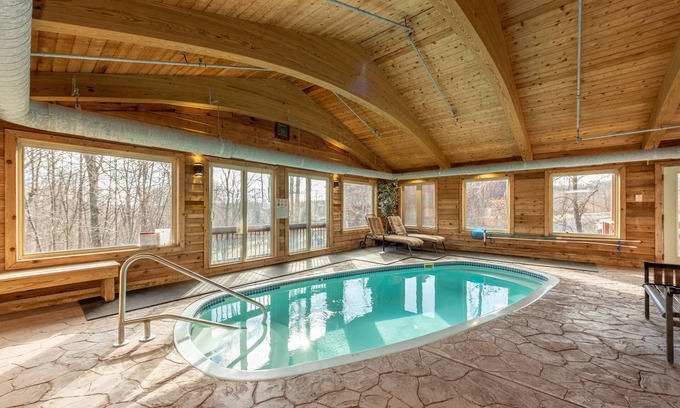 McHenry Casa | Highland Manor: casa con acceso al lago y piscina cubierta privada