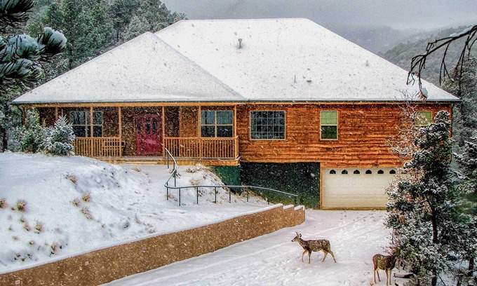 Ruidoso Cabina | ¡NUEVO! Acogedora cabaña en el centro de la ciudad: ¡19 millas a Ski Apache!