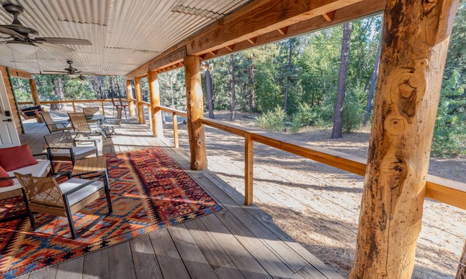Springville Cabina | Cozy rustic cabin nestled in the woods near Peppermint Falls.