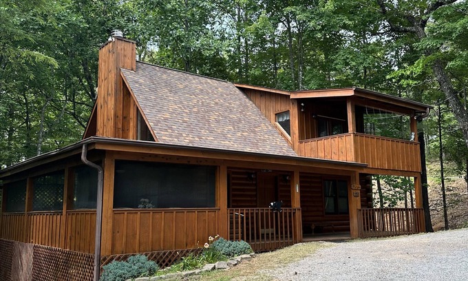 Gatlinburg - Pigeon Forge Cabina | Mtn. Ver la cabaña de troncos! A 10 minutos de la bañera de hidromasaje Pigeon Forge / Gatlinburg, chimenea, PS4