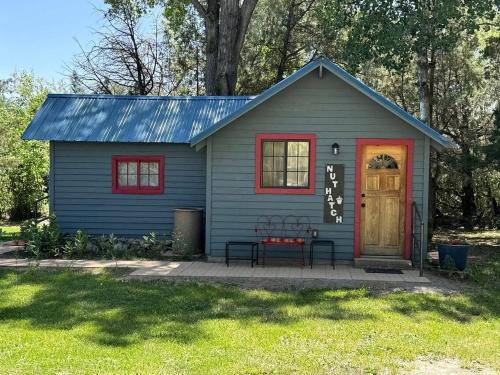 Pecos Casa | Cozy Rustic Cabin with Riverside Patio on the Pecos River – Pecos, New Mexico