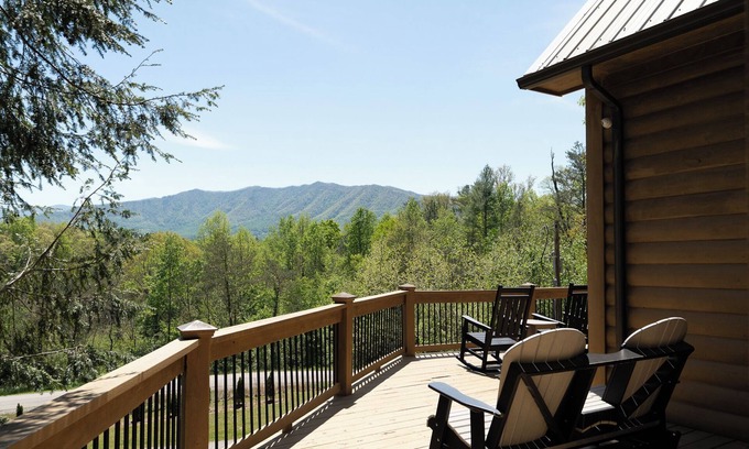 Townsend Casa | Cozy Rustic Cabin with Wonderful Views of the Smoky Mountains