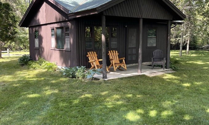 Cheboygan Cabina | Cozy, rustic log cabin on Mullett Lake #6
