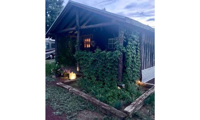 Parks Cabina | Cozy Rustic Ranch Cabin close to Williams in Parks
