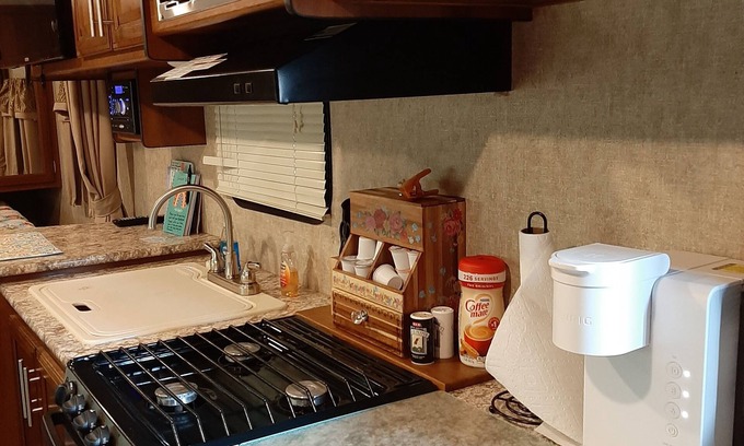 Somerville Casa | Cozy RV at entrance to Lake Somerville