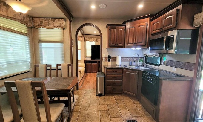 River Ranch Cabaña | Cozy RV Cottage with Golf Cart at River Ranch 417