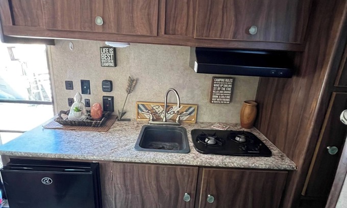 Long Beach Casa | Cozy RV with AC and Heat