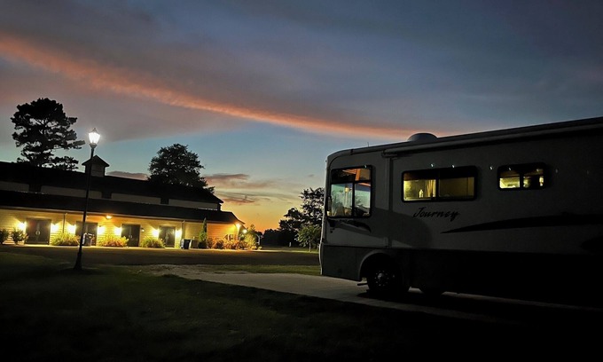 Gulf Hills Casa | Cozy RV with AC located in Ocean Springs - Biloxi Casinos nearby.