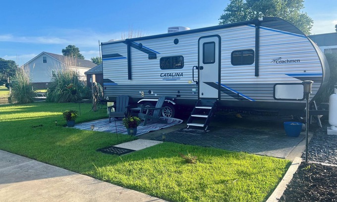 Colington Casa | Cozy RV with WiFi and AC in Welcoming Grandy