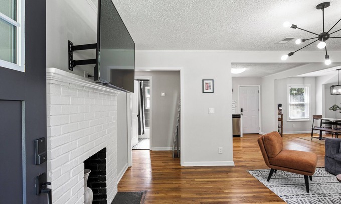 Church Street Casa | Cozy & Secluded, 10 Min to Airport, 20 Min to Downtown, Self Checkin