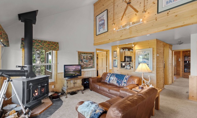 Cripple Creek Cabina | Cozy Secluded Cabin with Views & Hot Tub