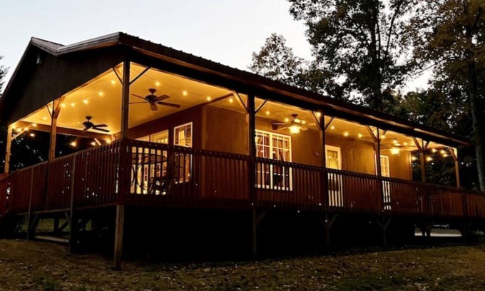 Mocksville Cabina | Cozy Secluded Cabin on 50 Acre Horse Ranch