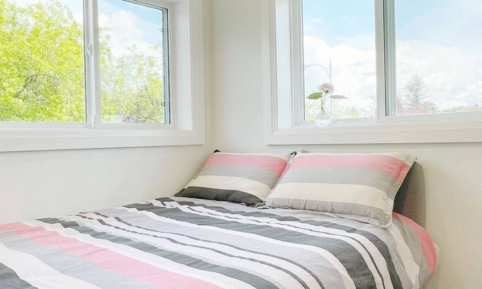 Arbutus Ridge Casa | Cozy second-floor room for staying (E)