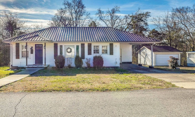 Shelbyville Casa | Cozy Shelbyville Home Near Hiking & Distilleries!