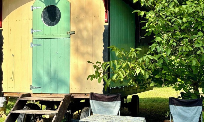 Vojnic Casa | Cozy shepherd's hut in an edible landscape on a permaculture farm